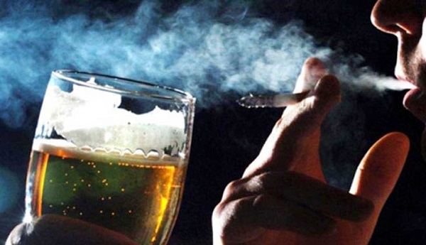 Nói KHÔNG với thuốc lá, bia rượu để hạn chế triệu chứng rối loạn cương dương